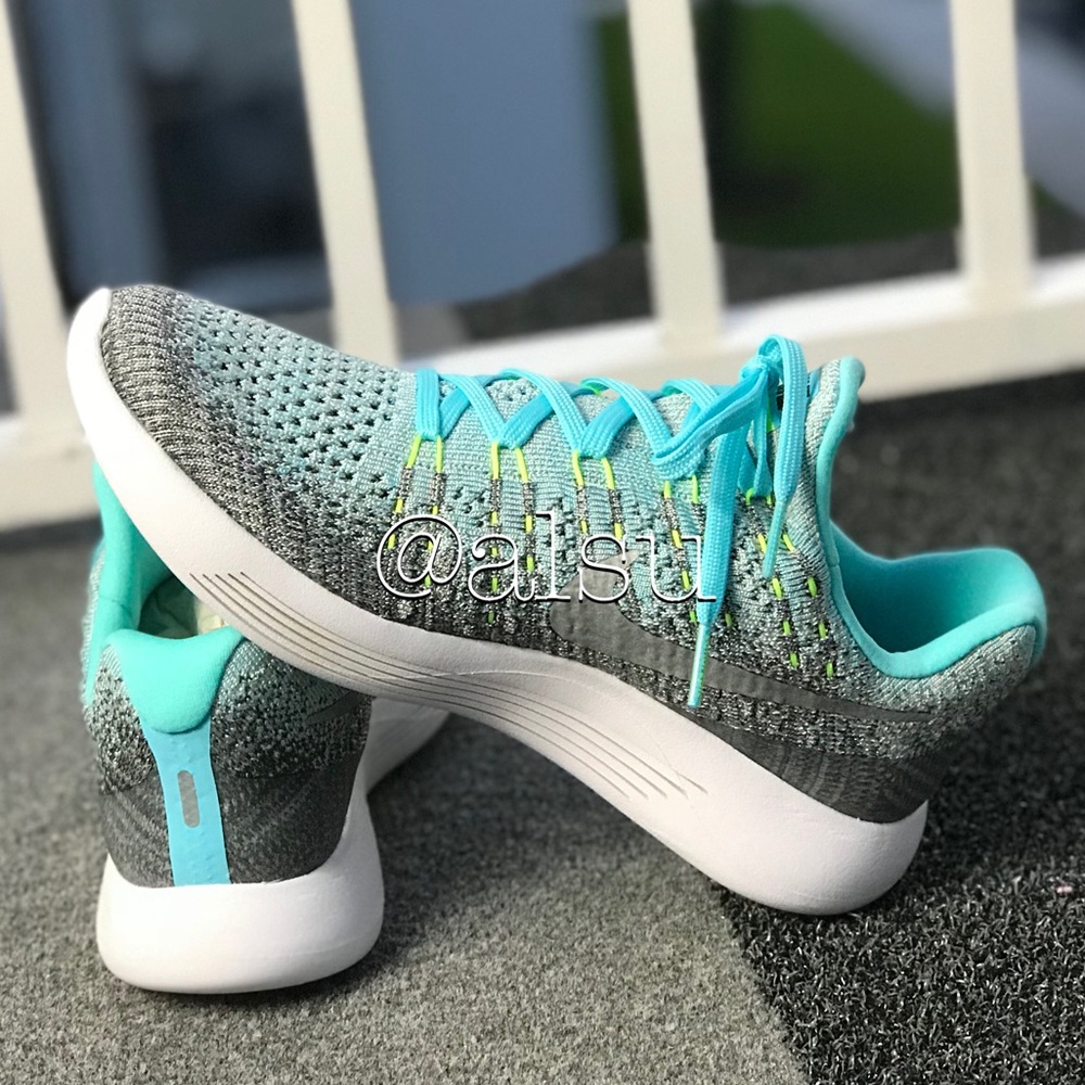 NWT Nike LunarEpic Low Fl 2G Metallic Silver W - Picture 4 of 8